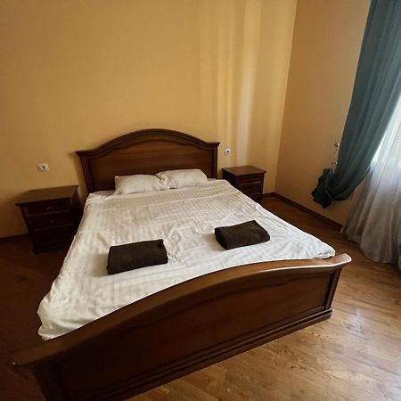 Central House Lviv Eksteriør bilde