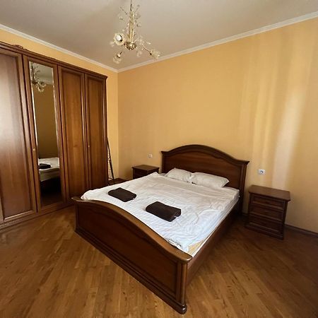 Central House Lviv Eksteriør bilde